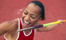 米兰体育入口-疆场绝杀映欧陆烽火，当新疆压哨击网，英格拉姆欧冠赛场擎旗