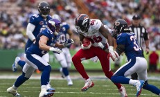 米兰体育官方网站-地缘棋局与绿茵传奇，伊朗拿下加纳背后的德里赫特时刻