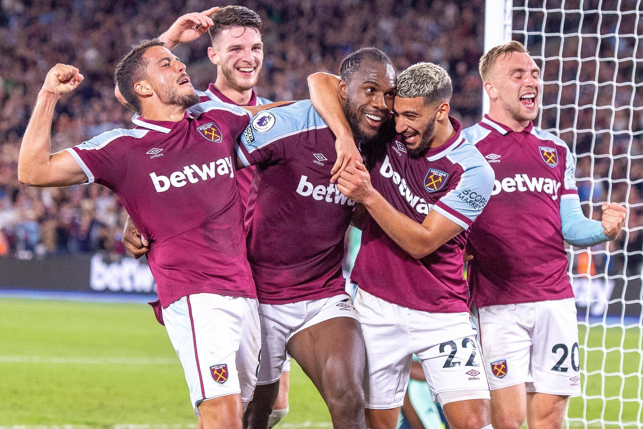 米兰体育官网-包含四强激战！欧洲联赛呈现悬念之争的词条