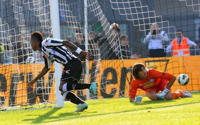 包含都灵客场遭遇阻击，被乌迪内斯赢球的词条