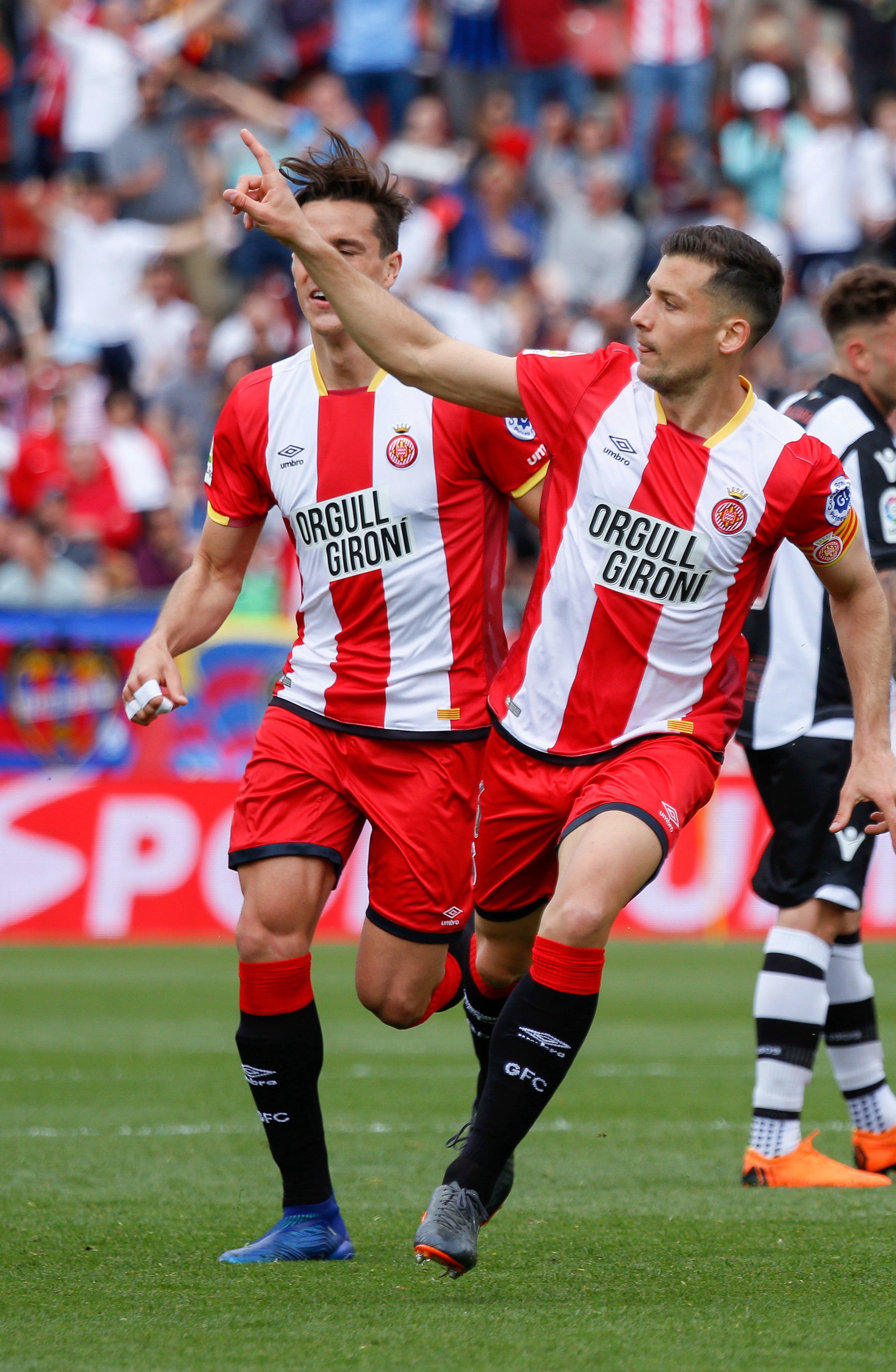 包含赫罗纳队迎来一场成功的比赛的词条