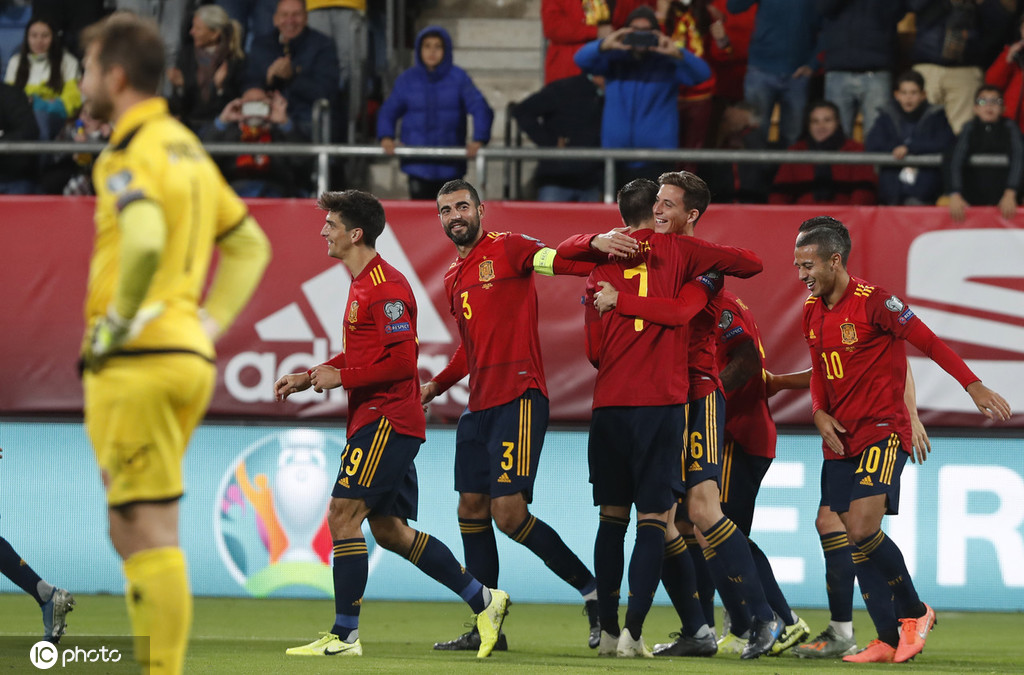 包含罗马尼亚豪取三分，小组赛处境稍微好转的词条