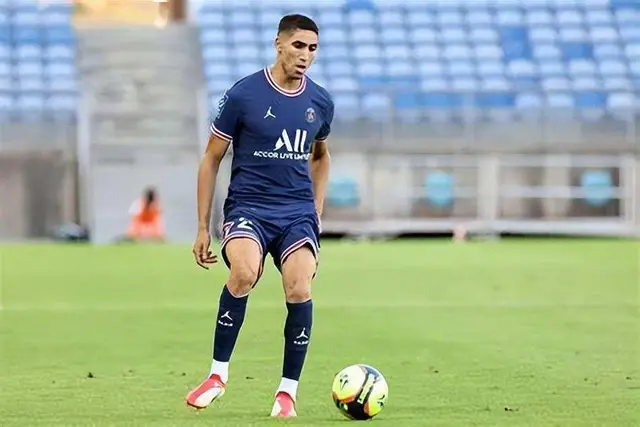 巴西轻取曼联，阿什拉夫刷新纪录的简单介绍