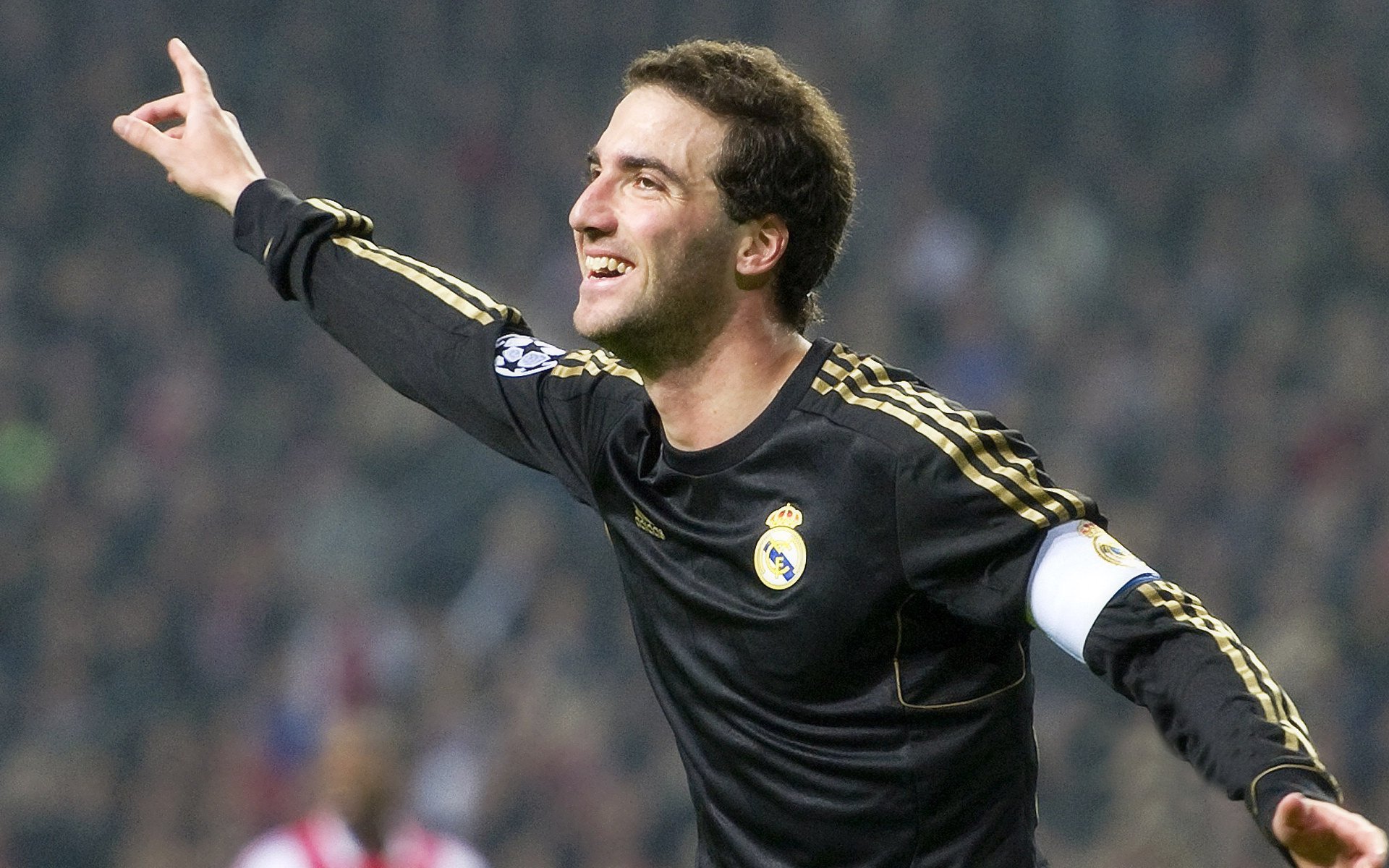 掘金封锁灰熊，利拉德成为关键先生