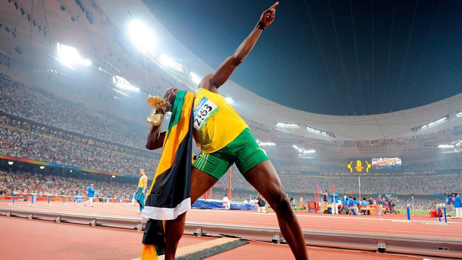 戈贝尔之夜，当篮球场上的掌控者遇见F1新赛季的轰鸣