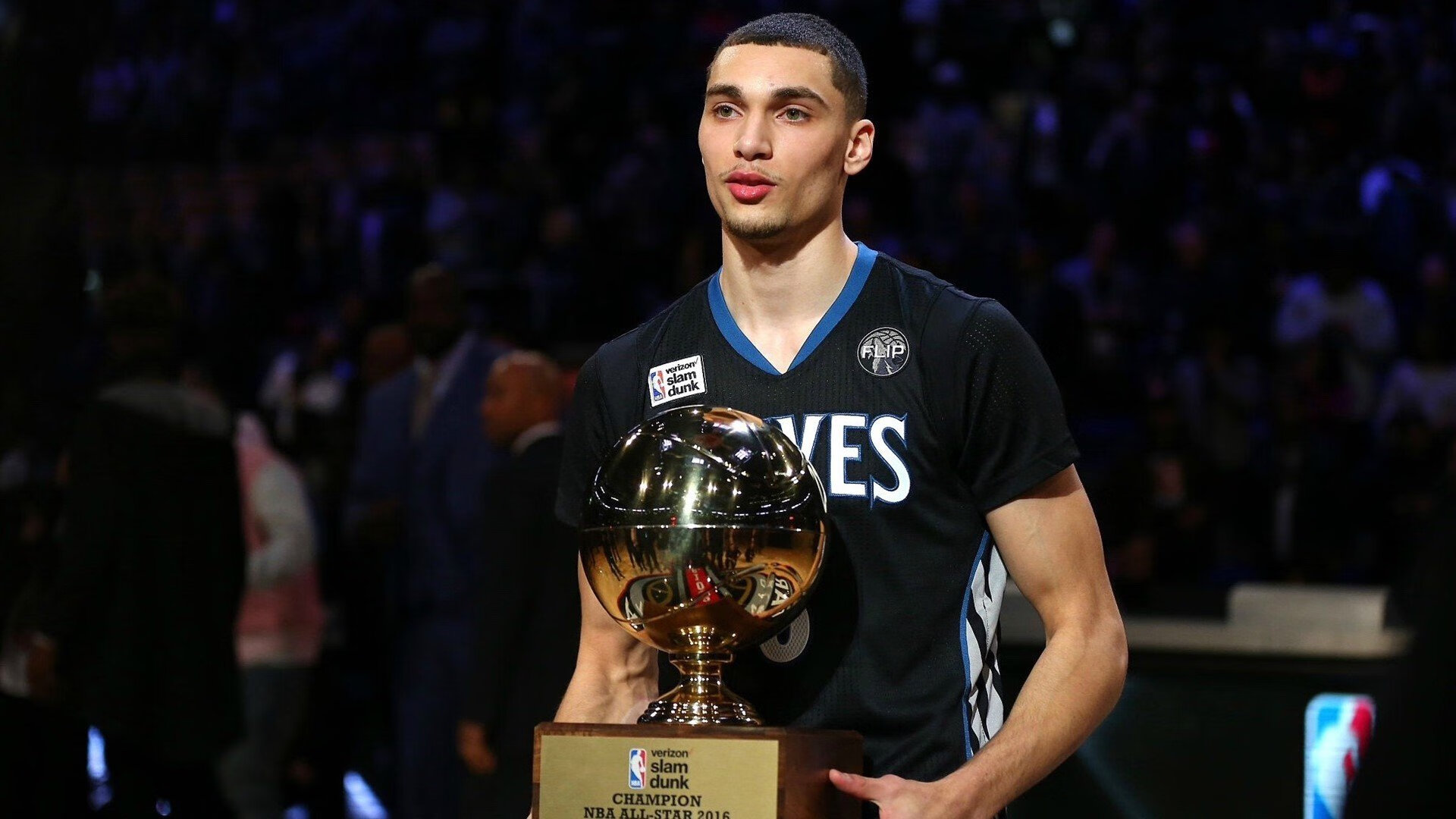 总决赛之夜,辽宁铁骑加时突围,范弗利特冷血三分封神—当CBA冠军遇上NBA勇士,唯一性的宿命对决